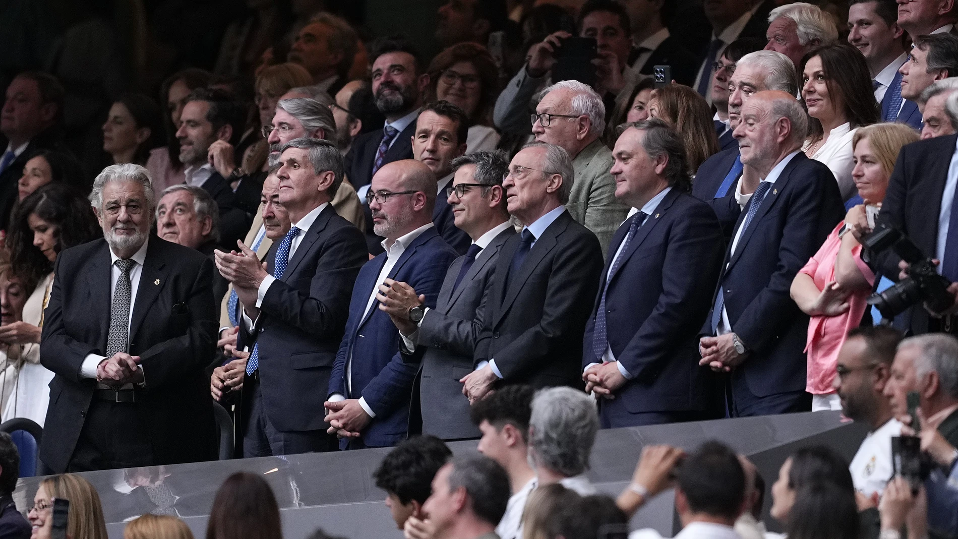 Florentino Pérez rompió a llorar en las despedidas de Modric y Ancelotti Florentino Pérez rompió a llorar en las despedidas de Modric y Ancelotti