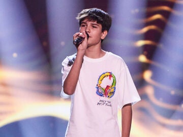 David eriza la piel de Edurne y provoca lágrimas en Lola Índigo en La Voz Kids 