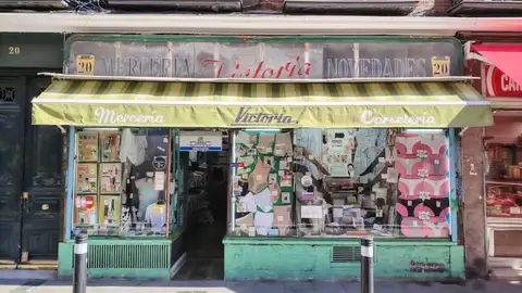 Una mercería de barrio sobrevive desde hace 130 años, a pesar de la subida de los alquileres, de los impuestos y de la presión turística Una mercería de barrio sobrevive desde hace 130 años, a pesar de la subida de los alquileres, de los impuestos y de la presión turística