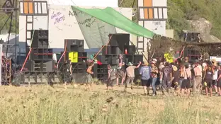 Rave ilegal en Cataluña: Los Mossos intentan cortar los accesos a la finca privada de Llardecans Rave ilegal en Cataluña: Los Mossos intentan cortar los accesos a la finca privada de Llardecans