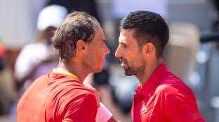 Nadal y Djokovic tras su &uacute;ltimo enfrentamiento en los Juegos de Par&iacute;s