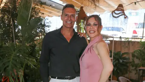 Daniel Roque y la cantante Tamara en la comunión de su hijo Daniel Roque y la cantante Tamara en la comunión de su hijo