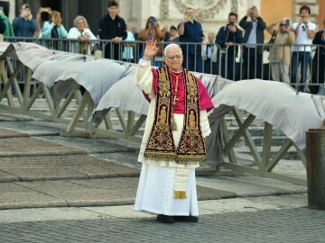 El papa pide esperanza para un mundo que sufre tanto dolor por las guerras y la pobreza