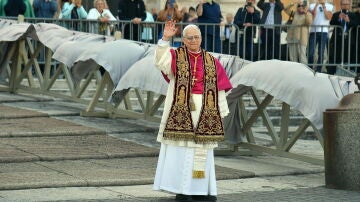 El papa pide esperanza para un mundo que sufre tanto dolor por las guerras y la pobreza