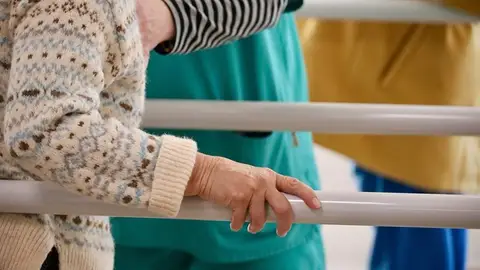 Comunidad notifica a una residencia privada de Navas del Rey el cierre durante dos años y una multa de 100.000 euros Comunidad notifica a una residencia privada de Navas del Rey el cierre durante dos años y una multa de 100.000 euros