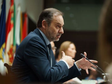 José Luis Ábalos en el Parlamento de Canarias