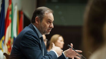 José Luis Ábalos en el Parlamento de Canarias