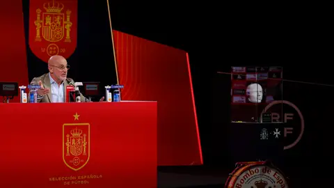 Luis de la Fuente comparece en rueda de prensa en Las Rozas Luis de la Fuente comparece en rueda de prensa en Las Rozas