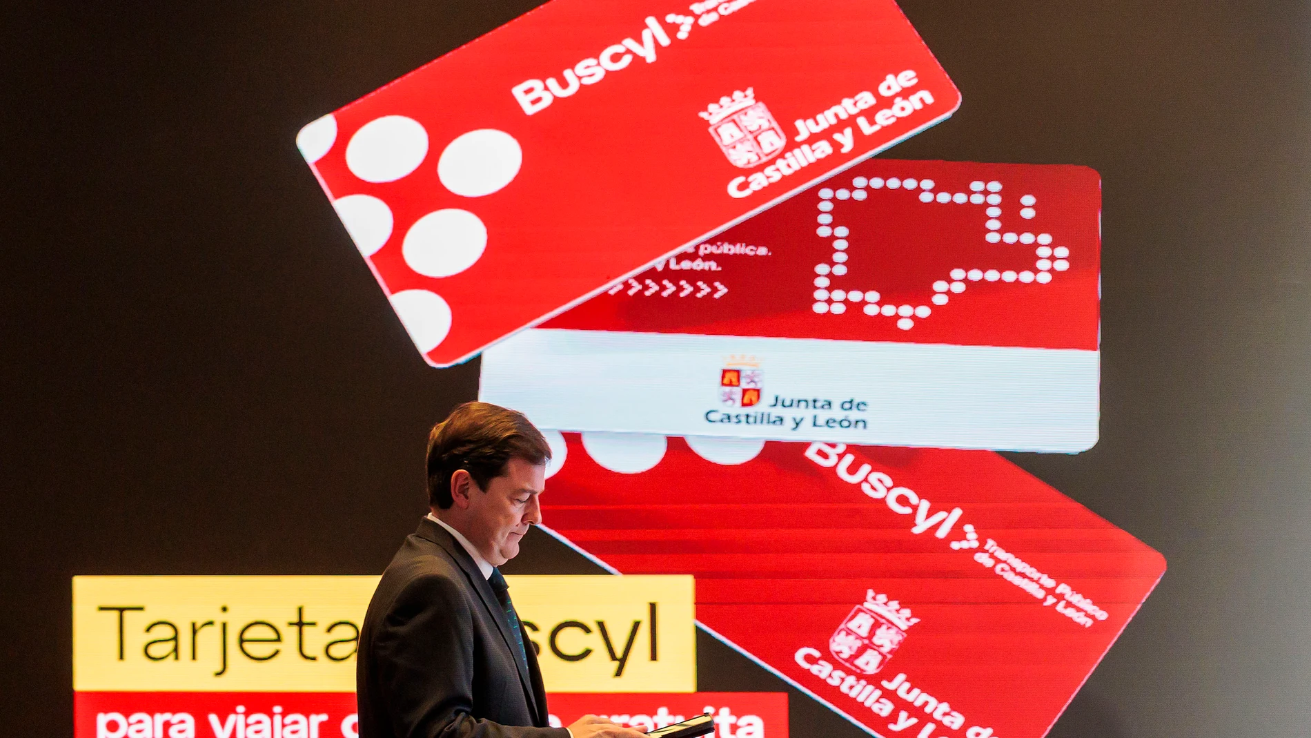 Alfonso Fernández Mañueco, presenta la nueva tarjeta BusCyL. Alfonso Fernández Mañueco, presenta la nueva tarjeta BusCyL.