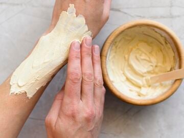 Piel untada con un producto efecto mantequilla