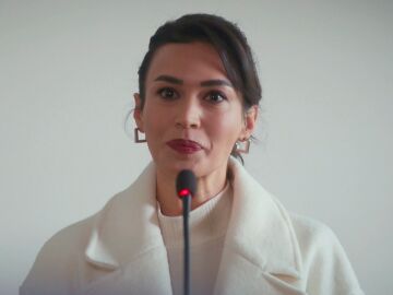 Rengin traiciona a Timur en el juicio y defiende a Bahar