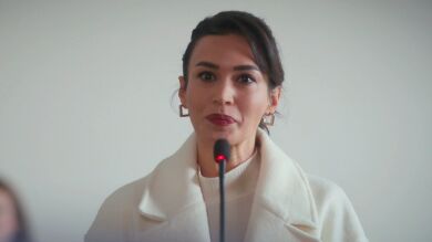 Rengin traiciona a Timur en el juicio y defiende a Bahar: “Es una de las mejores madres que he conocido”