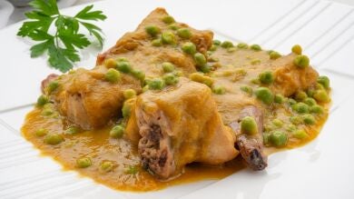 Arguiñano elabora un conejo con guisantes al curry: 