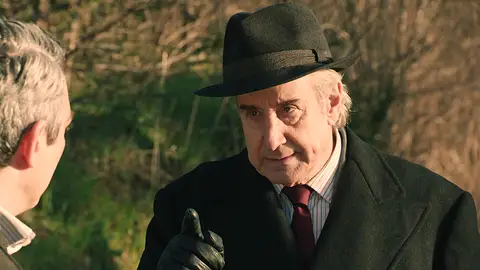 Las sospechas de Andrés eran ciertas: ¡descubre a don Pedro y Górriz manteniendo una tensa conversación! Las sospechas de Andrés eran ciertas: ¡descubre a don Pedro y Górriz manteniendo una tensa conversación!