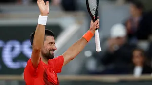 Novak Djokovic celebra su victoria ante McDonald en Roland Garros Novak Djokovic celebra su victoria ante McDonald en Roland Garros