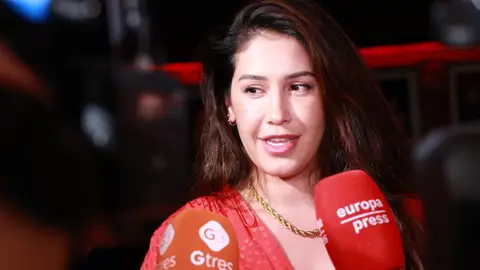 Gabriela Guillén haciendo declaraciones a la prensa Gabriela Guillén haciendo declaraciones a la prensa