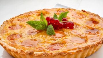 Tarta de almendra y albaricoques