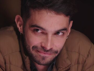 Terremoto entre los traidores: el golpe maestro de Carlos al traicionar a Vicky 