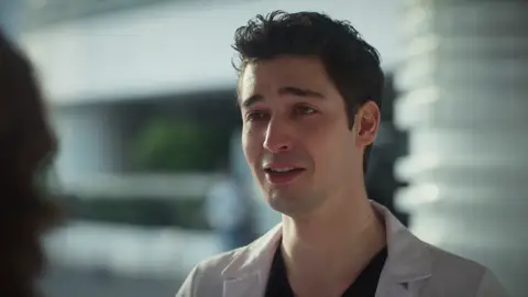 El fiasco de la boda sorpresa hace Uras dudar de su futuro con Seren: “No consigo hacerte feliz” El fiasco de la boda sorpresa hace Uras dudar de su futuro con Seren: “No consigo hacerte feliz”