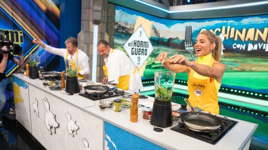Elsa Pataky demuestra su habilidad en la cocina con el 'maki pataky' de David de Jorge