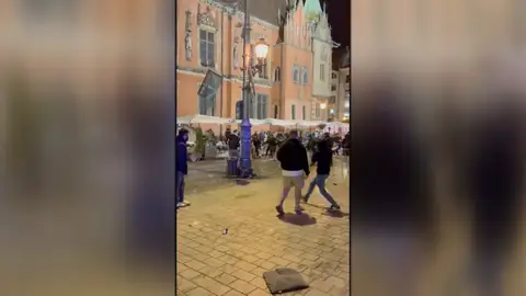 Peleas entre ultras de Betis y Chelsea Peleas entre ultras de Betis y Chelsea