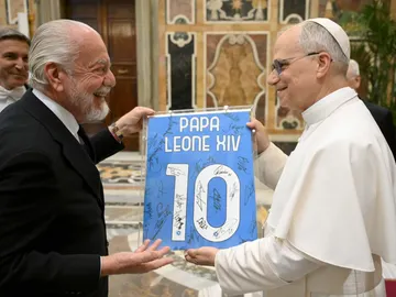 El papa León XIV junto a Aurelio de Laurentiis El papa León XIV junto a Aurelio de Laurentiis