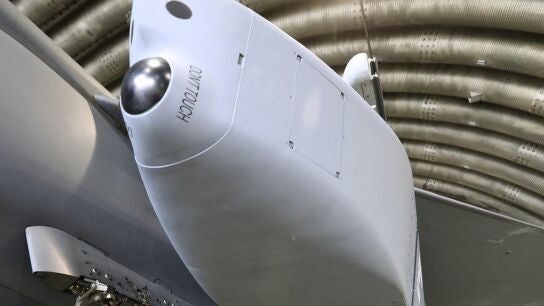 Avi&oacute;n de combate F-15K con un misil alem&aacute;n Taurus