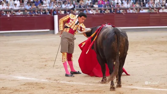 El colombiano Juan de Castilla tira de épica y convierte en inolvidable una tarde con toros para olvidar El colombiano Juan de Castilla tira de épica y convierte en inolvidable una tarde con toros para olvidar