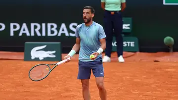 Damir Dzumhur, en el momento de darse cuenta de su victoria ante Giovanni Mpetshi Perricard Damir Dzumhur, en el momento de darse cuenta de su victoria ante Giovanni Mpetshi Perricard
