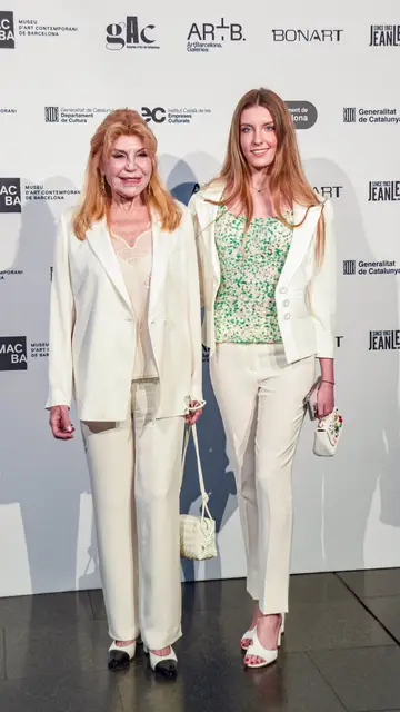 Tita Cervera y Carmen Thyssen en el Museo de Arte Contemporáneo de Barcelona Tita Cervera y Carmen Thyssen en el Museo de Arte Contemporáneo de Barcelona