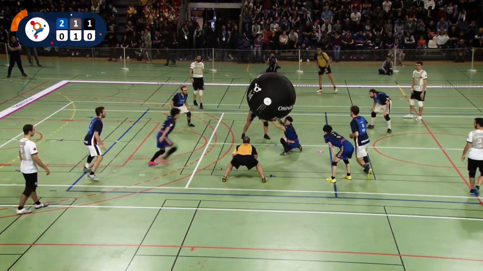 Así es el 'Kin-Ball': tres equipos y un balón gigante