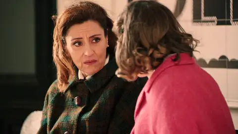 Claudia le confiesa a Manuela la verdad: ¡Raúl mantiene una relación secreta con María! Claudia le confiesa a Manuela la verdad: ¡Raúl mantiene una relación secreta con María!