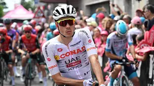 Juan Ayuso, antes de la salida de una etapa del Giro de Italia Juan Ayuso, antes de la salida de una etapa del Giro de Italia