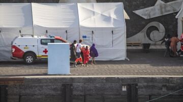 Cruz Roja atiende a varios migrantes a la Restinga