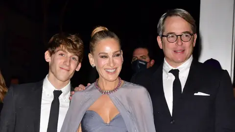 Sarah Jessica Parker y Matthew Broderick con su hijo James Wilkie Broderick Sarah Jessica Parker y Matthew Broderick con su hijo James Wilkie Broderick