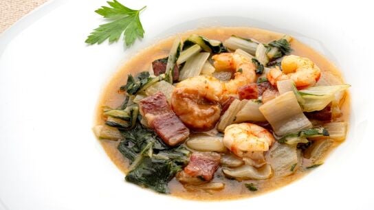 Salteado de acelgas con gambas y jam&oacute;n