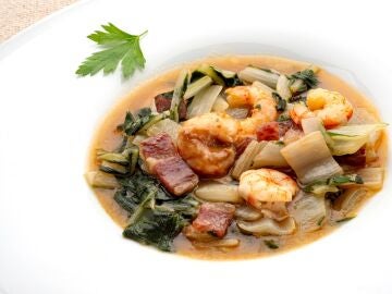Salteado de acelgas con gambas y jamón