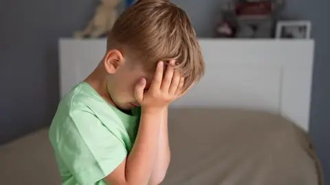 Niño triste Niño triste