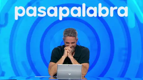 Una canción de 2011 desconcierta a Manu en La Pista y provoca carcajadas en el plató Una canción de 2011 desconcierta a Manu en La Pista y provoca carcajadas en el plató