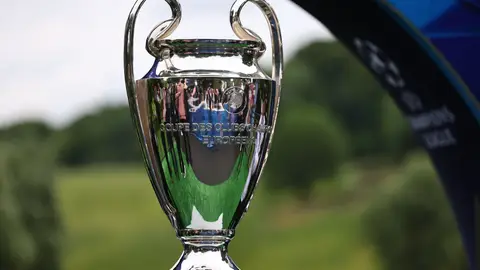 El trofeo de la Champions League en el Olympic Park de Múnich El trofeo de la Champions League en el Olympic Park de Múnich