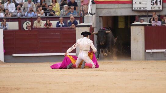 La expectaci&oacute;n que genera Roca y su oreja ganada 'in extremis', aunque el premio de m&aacute;s m&eacute;rito fue el de la confirmaci&oacute;n de alternativa de Serna