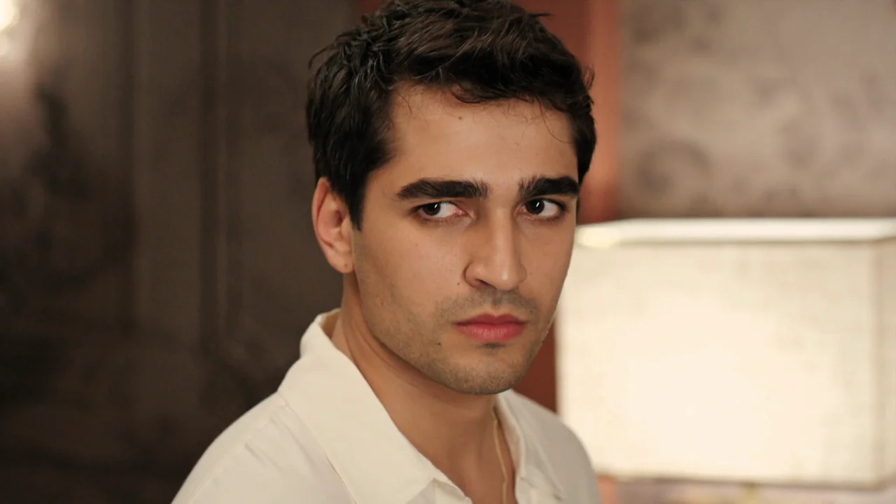 Ferit no aguanta más: la estancia de Nükhet y Kaya en la mansión lo lleva al límite