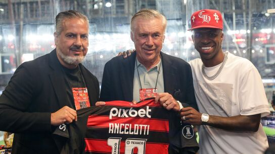 Ancelotti junto a Vin&iacute;cius en Maracan&aacute;