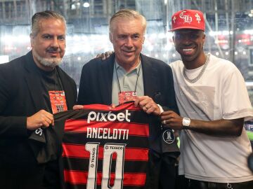 Ancelotti junto a Vinícius en Maracaná