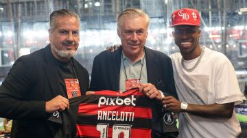 Ancelotti junto a Vinícius en Maracaná