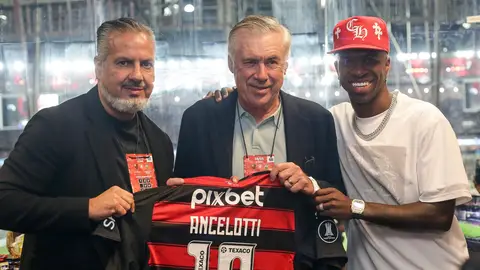 Ancelotti junto a Vinícius en Maracaná Ancelotti junto a Vinícius en Maracaná