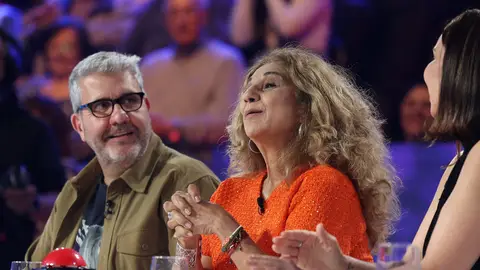 “En la moto me he sentado delante, detrás y en medio”: Lolita recuerda su historia con Juan y Medio en Tu cara me suena “En la moto me he sentado delante, detrás y en medio”: Lolita recuerda su historia con Juan y Medio en Tu cara me suena