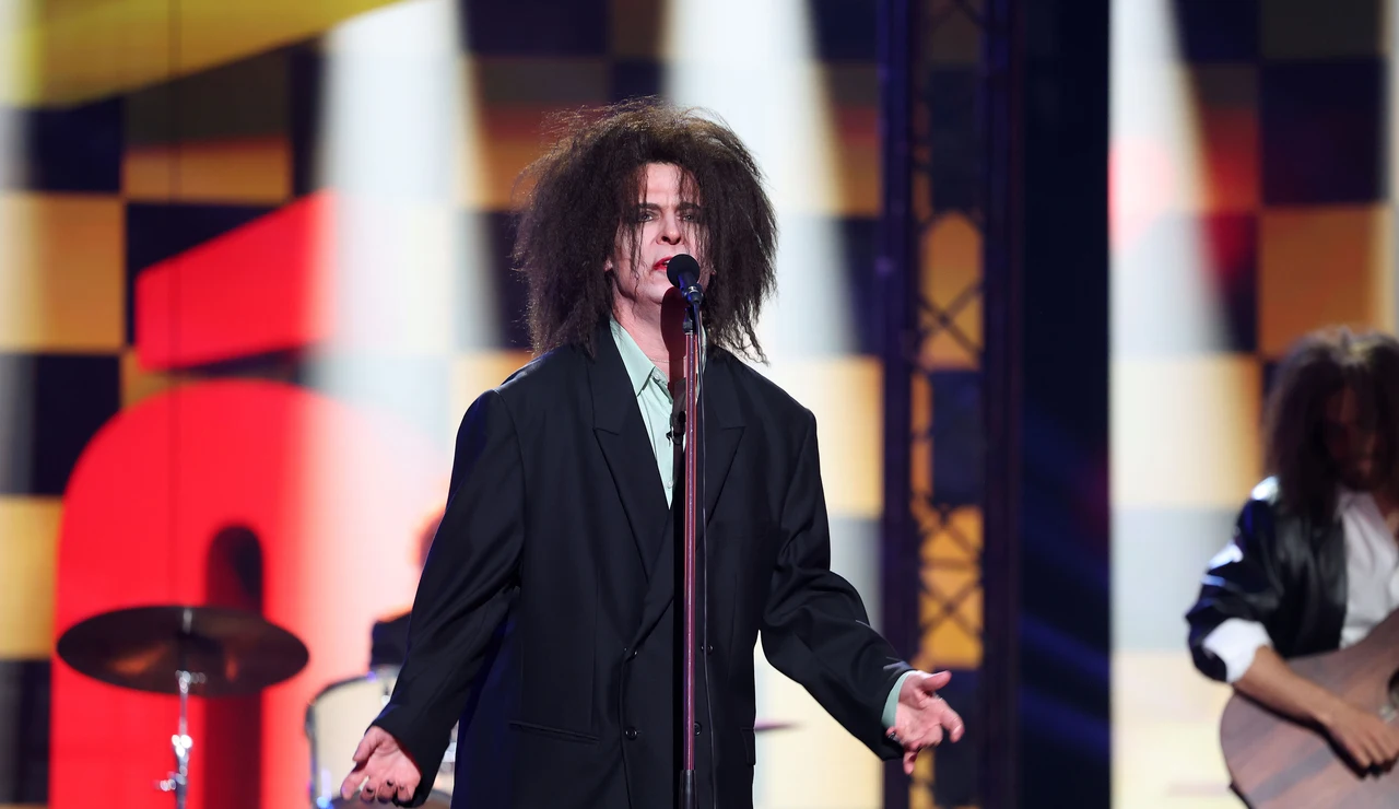 ¡Cambio radical! Manu Baqueiro recrea a The Cure y su ‘In between days’