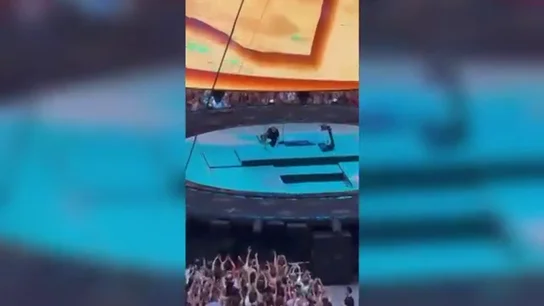 Vídeo: La caída de Ed Sheeran al comienzo de su concierto en el Metropolitano en Madrid Vídeo: La caída de Ed Sheeran al comienzo de su concierto en el Metropolitano en Madrid