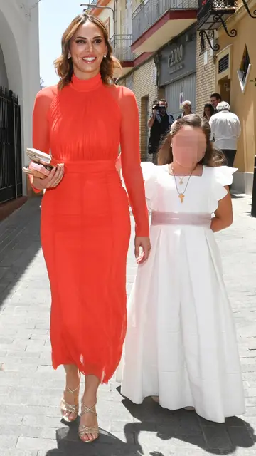 Irene Rosales junto a su hija Ana el día de su comunión Irene Rosales junto a su hija Ana el día de su comunión